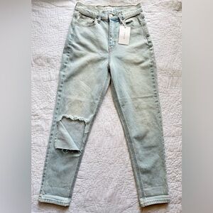NWT Cello High-Rise Light Wash Mom Jeans Ripped Women's Denim Size 3
